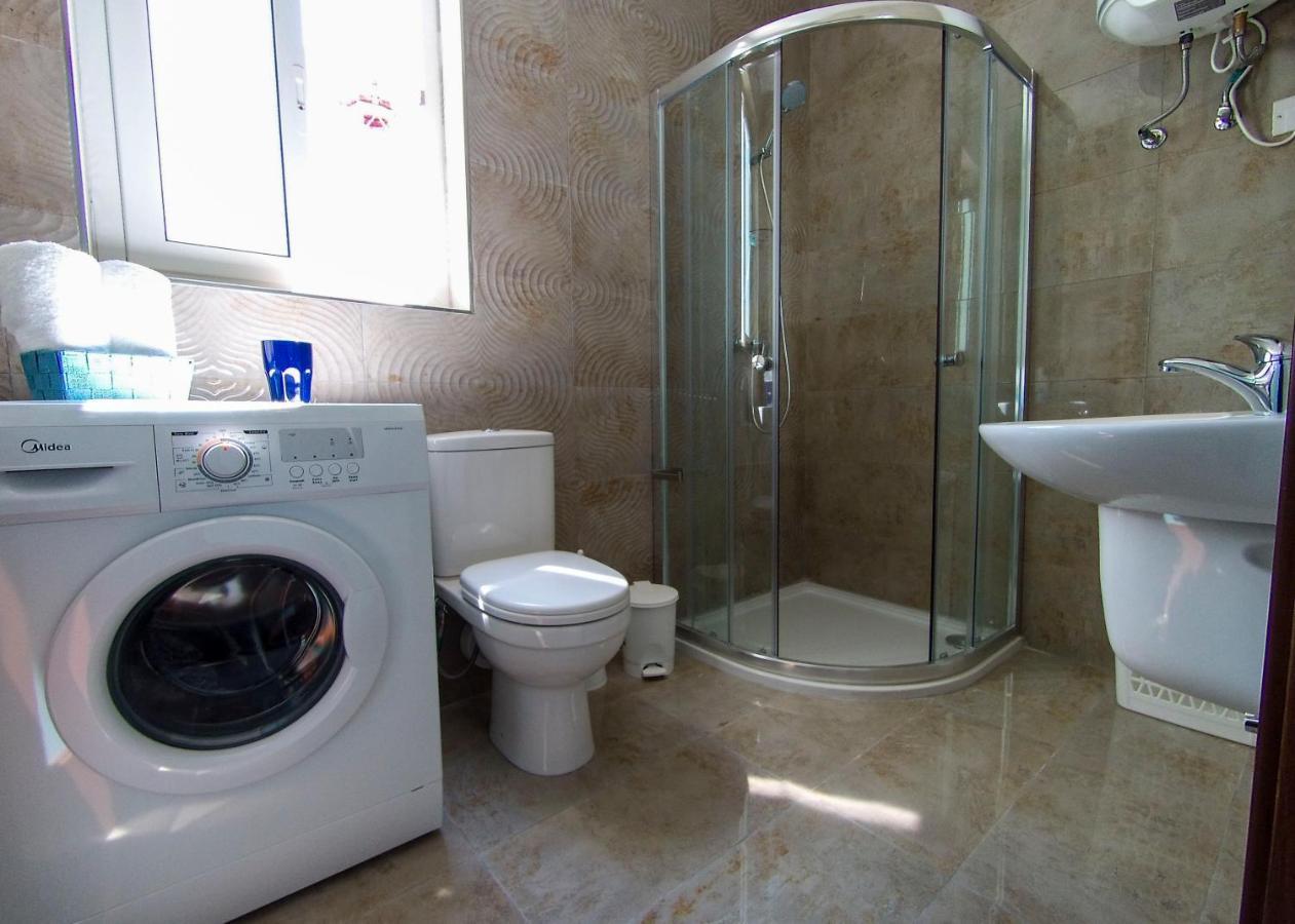F12 Room 2, Private Room Two Single Beds Privated Bathroom In Shared Flat ムサイダ エクステリア 写真