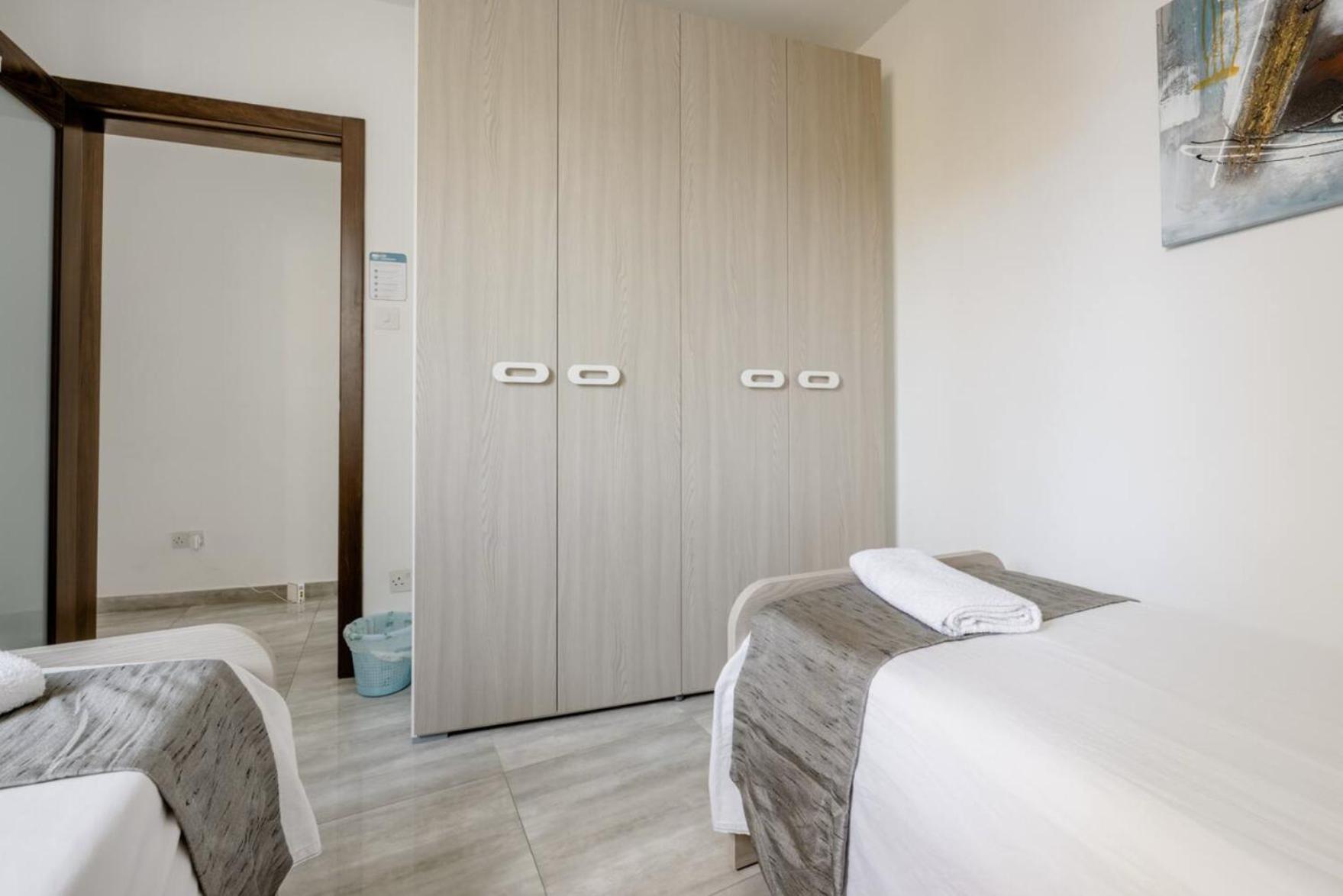 F12 Room 2, Private Room Two Single Beds Privated Bathroom In Shared Flat ムサイダ エクステリア 写真