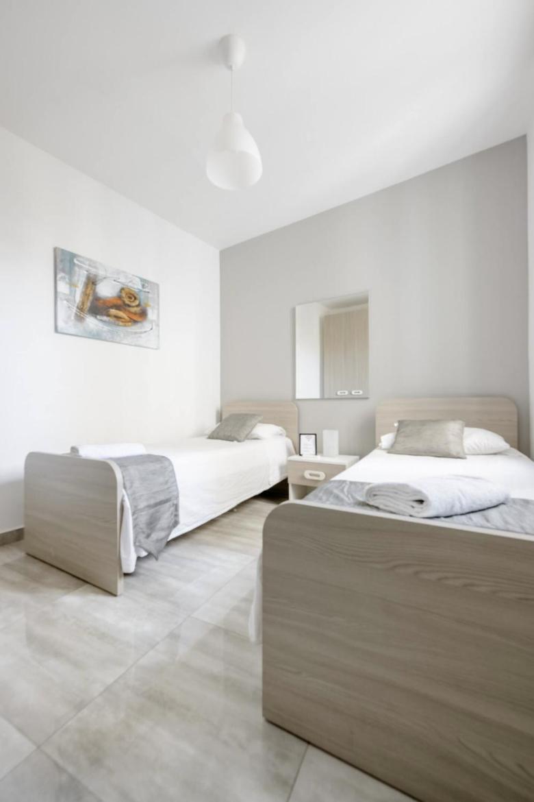 F12 Room 2, Private Room Two Single Beds Privated Bathroom In Shared Flat ムサイダ エクステリア 写真